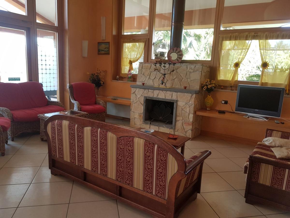 Agriturismo Terre Delle Monache Понтеканьяно Экстерьер фото